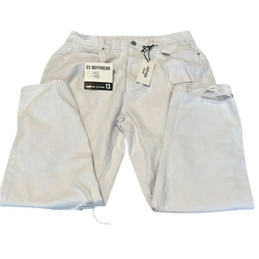 NWT Refuge sz 13 jr boyfriend relaxed high rise distressed ripped white jeans